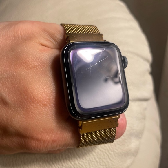 SALE📍📍📍Apple Watch Series 6 40mm with 2 bands and original box - Picture 3 of 7